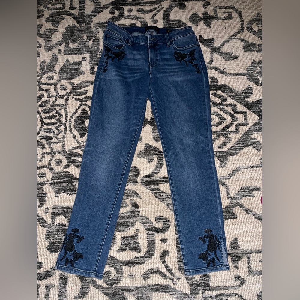 Size 8 Lucky Brand Lolita Skinny jeans with embroidered flower details